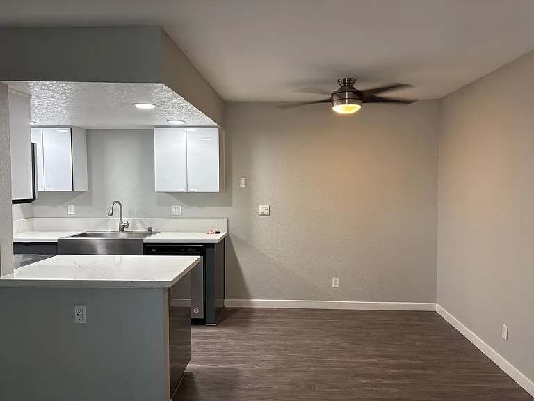 The 3900 Apartments — Photo 62