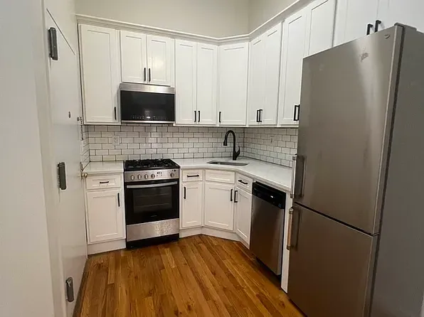 372 Fifth Avenue image 1 of 10