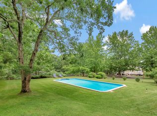 69 Red Creek Rd, Hampton Bays, NY 11946