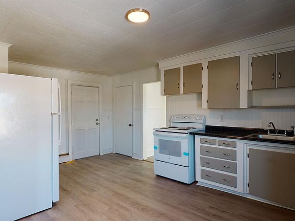 3rd image of 5 Church St APT D