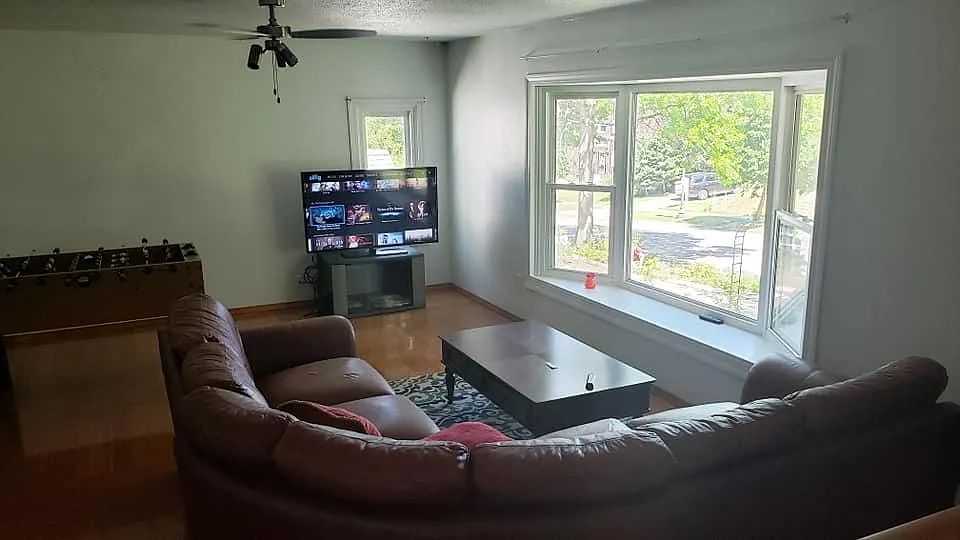 5 bed, 1600 sqft, $680 — Photo 2
