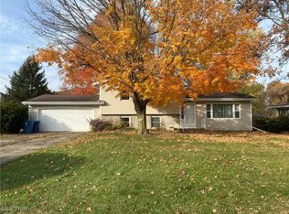 2851 Greenridge Rd, Barberton, OH 44203
