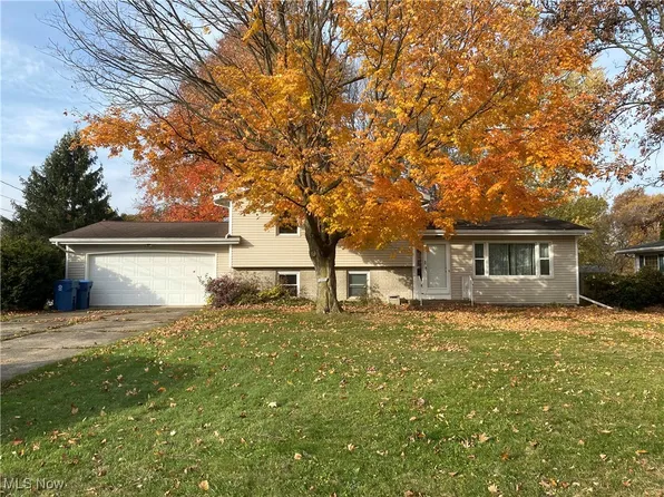 2851 Greenridge Rd, Barberton, OH 44203