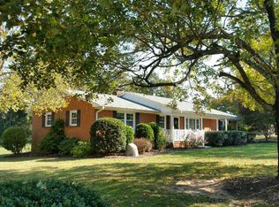 102 Claxton Dr, Kernersville, NC 27284