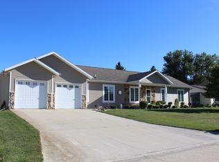 675 Golf View Dr, Garner, IA 50438