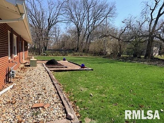 3rd image of 514 W Timber Ridge Dr