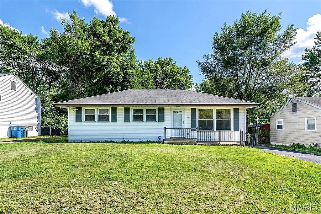 8616 Elwyn Dr, Hazelwood, MO 63042 | Zillow