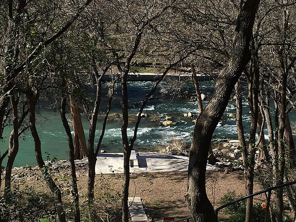 2nd image of 1021 Gruene Rd