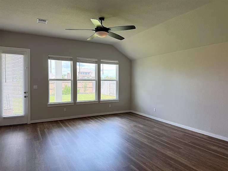 150 Patrick Herndon Dr — Photo 5