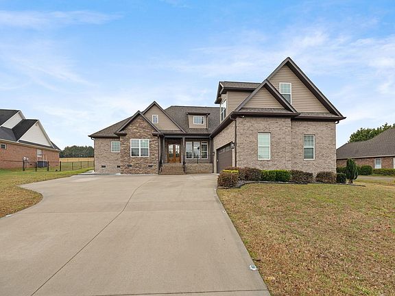 3rd image of 815 Shadow Creek Dr