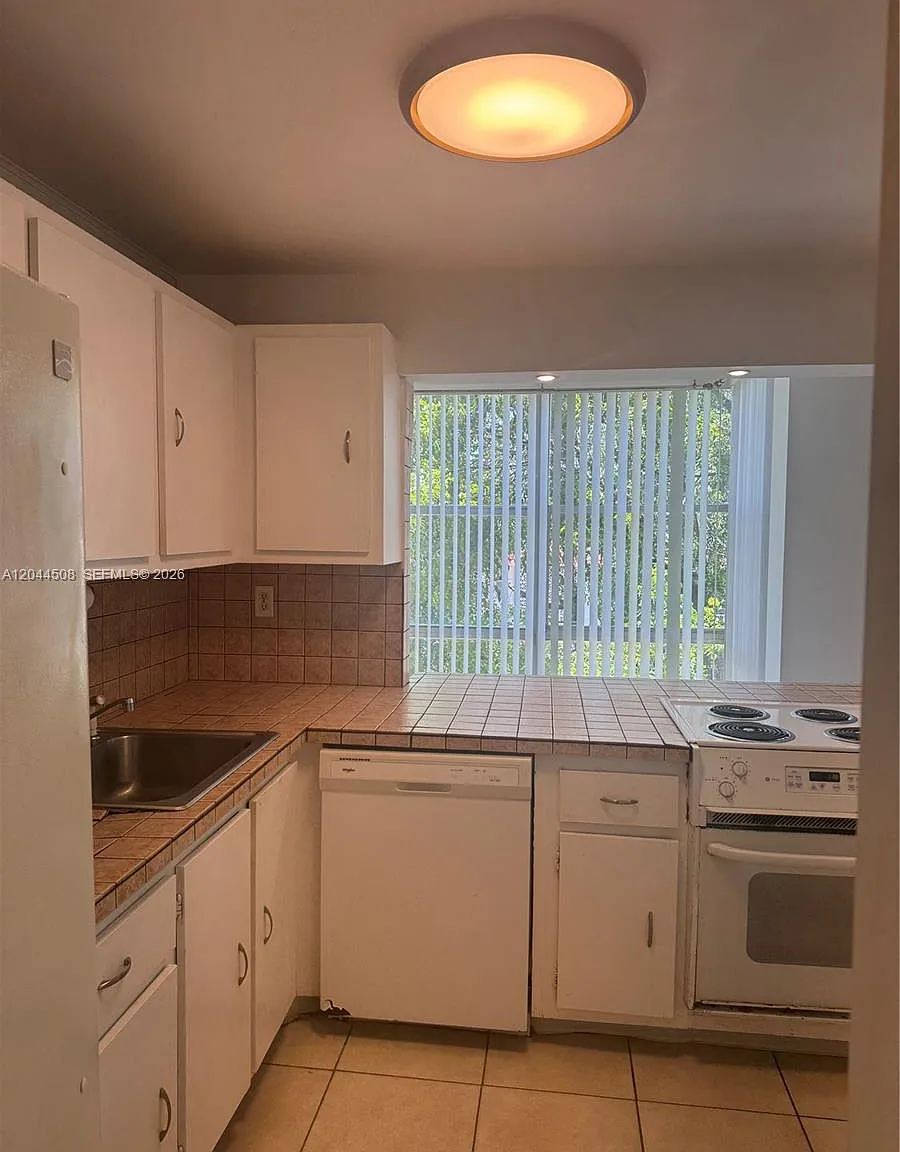 Avila South Condo — Photo 3
