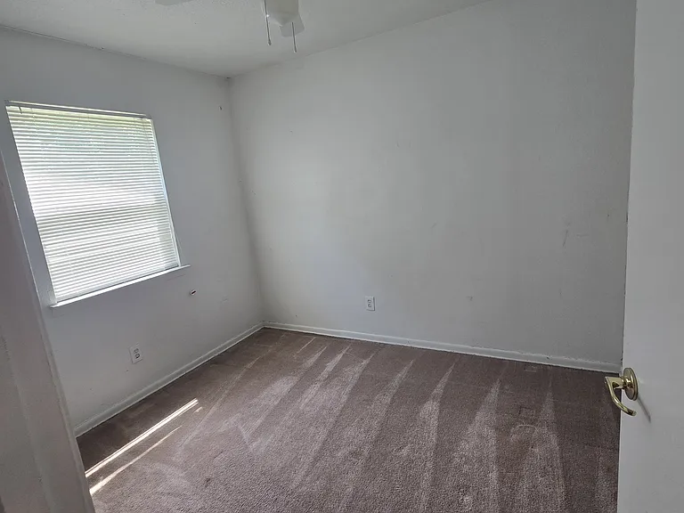 204 Richards St — Photo 3