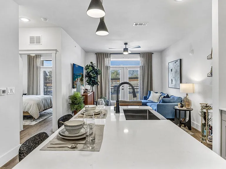 Veranda — Photo 1