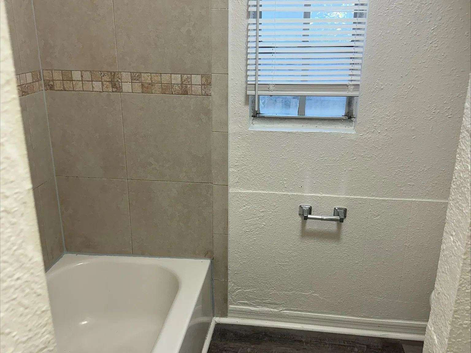 3 bed, 853 sqft, $1,875 — Photo 2