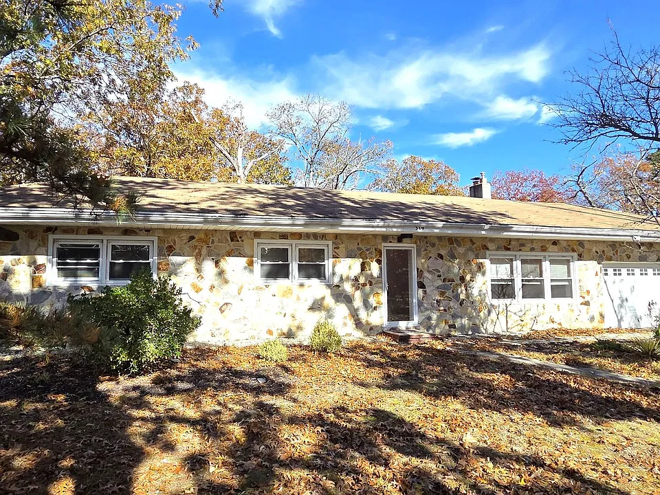 319 Jays Ave