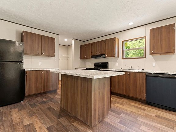 3rd image of 2152 Carcassonne Rd
