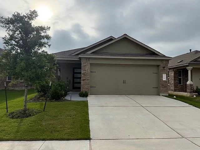 204 Longbridge Dr — Photo 1