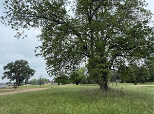 809 W 5th St, Hearne, TX 77859