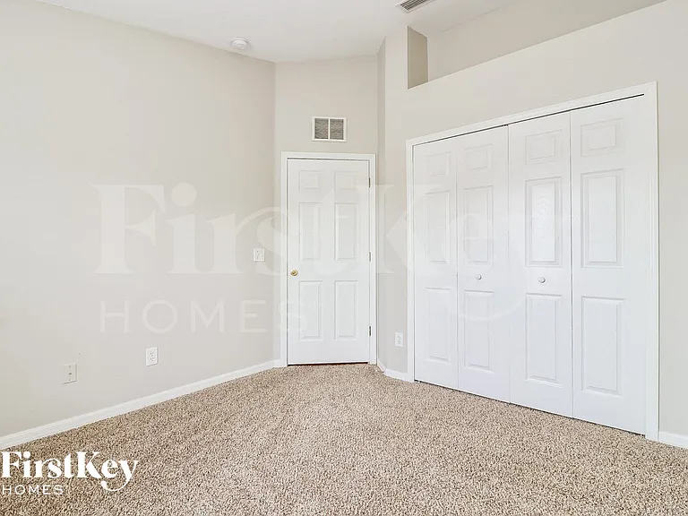 1251 Charlesworth Dr — Photo 12