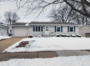 2204 Graham Cir, Dubuque, IA 52002