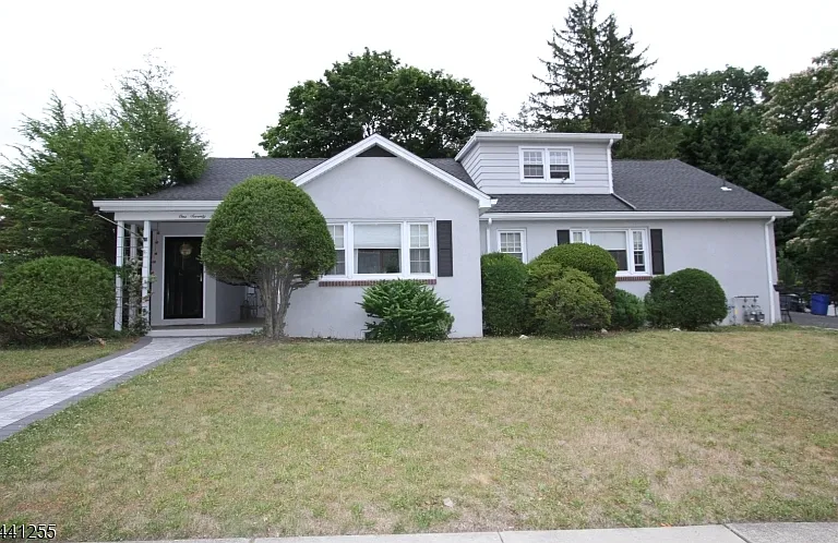 179 Mohawk Ave — Photo 2