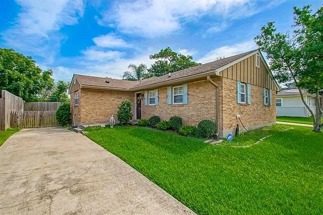 3 bed, 2.0 bath, 1701 sqft, $2,500 — Photo 1