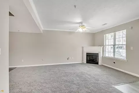 3 bed, 2.5 bath, 1360 sqft, $2,350 — Photo 3