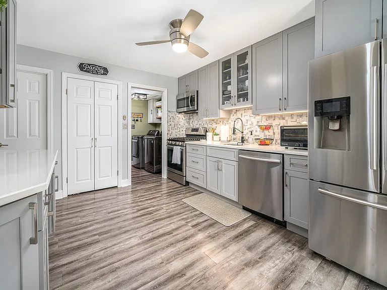 4122 Bloomingdale Dr — Photo 3