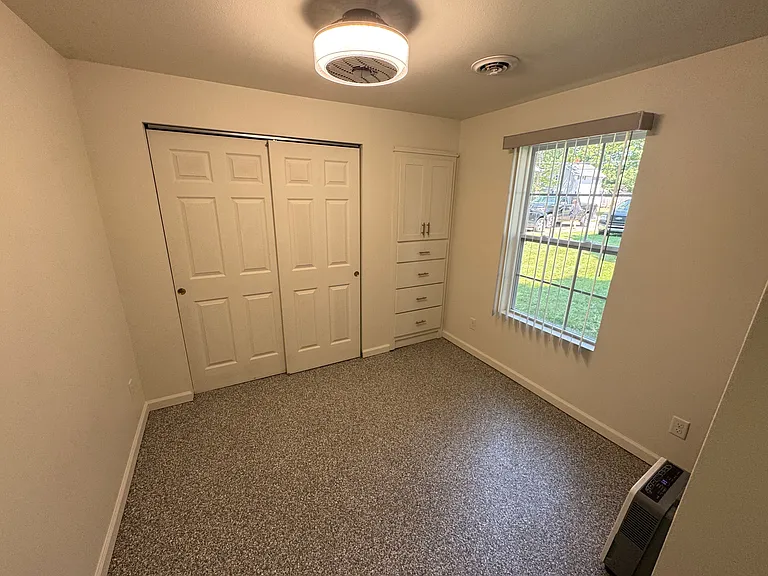 220 W Williams St — Photo 33