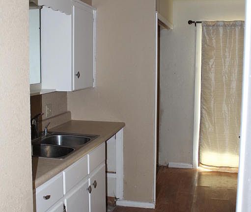 4th image of 710 S Bowie Ave