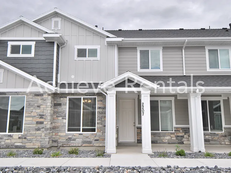 2207 S 1090 E — Photo 1