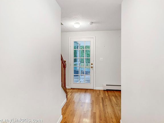 4th image of 39 Iron Hill Rd