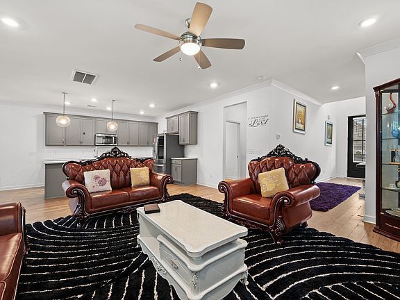 2nd image of 3527 Desinda Dr