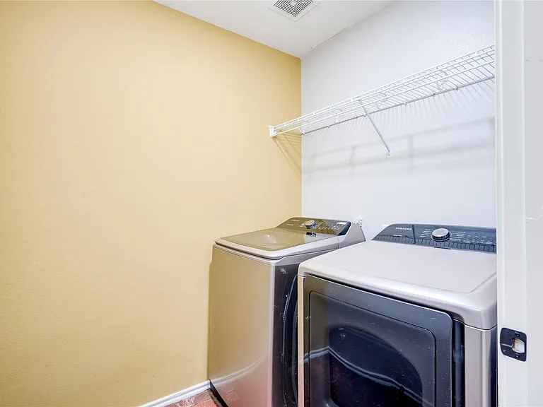 18325 Maxa Dr — Photo 10