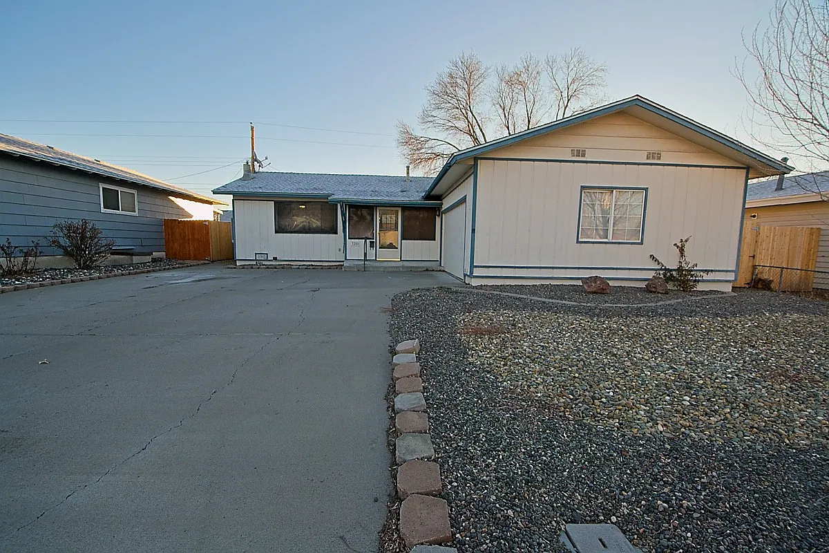3200 Elaine Way — Photo 1