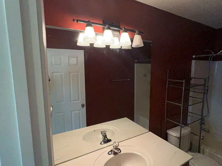 1831 W Elm Ter — Photo 6