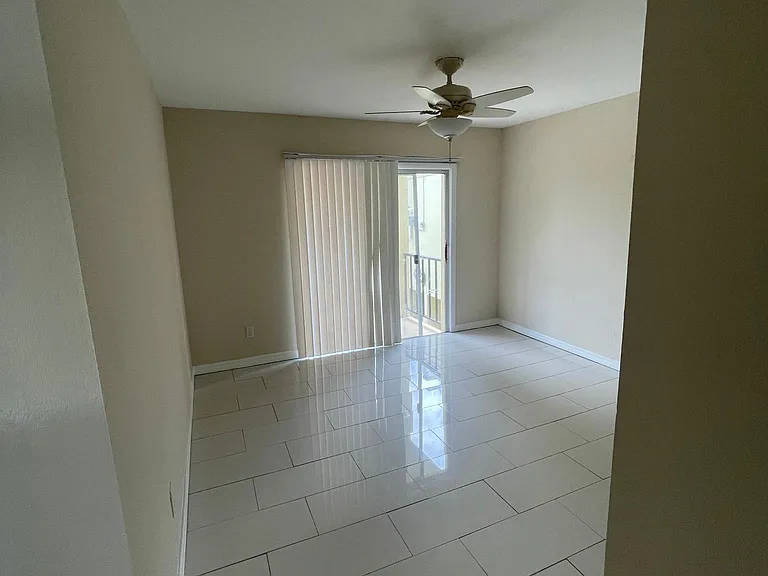 3206 W Azeele St #215 — Photo 6