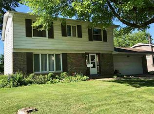 1031 8th Ave N, Clinton, IA 52732