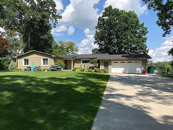 3rd image of 4001 Southwoods Dr