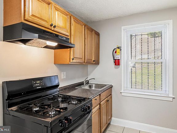 3rd image of 3317 15th St SE