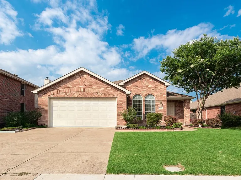 1004 Trickham Dr — Photo 4