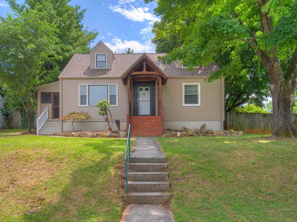 214 Pershing Ave, Radford, VA 24141