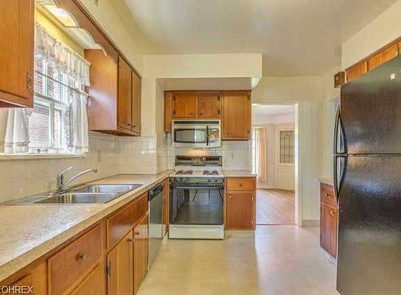 2nd image of 21590 Edgecliff Dr
