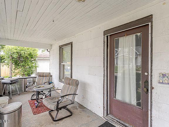 2nd image of 815 Dunwood Ct