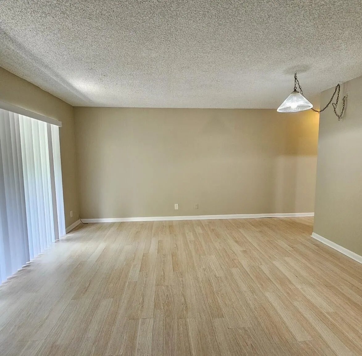 1 bed, 1.5 bath, 720 sqft, $1,600 — Photo 3