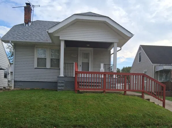 12910 Park Knoll Dr, Garfield Heights, OH 44125