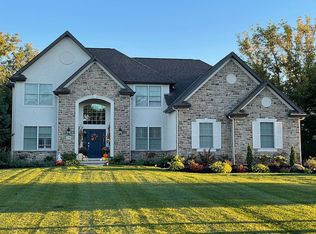 2736 Silverleaf Dr, Powell, OH 43065