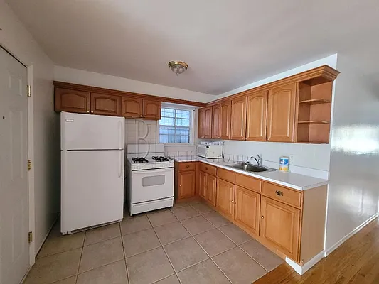 Rented by Bouklis Group | media 4