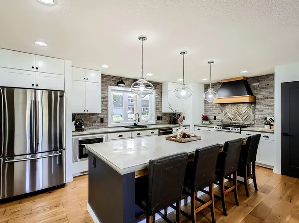 1100 Fremont Pl, Burnsville, MN 55337