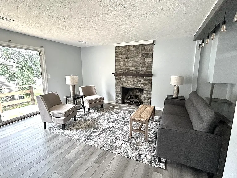 1421 Ashbourne Dr — Photo 16